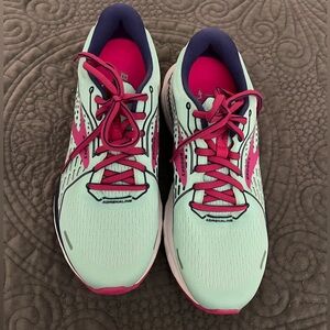 Adrenaline Brooks size 9. Brand new without box.
